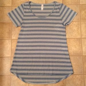 LuLaRoe Classic Tee Shirt, xs